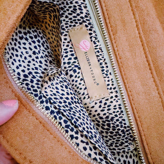 Luxe Deluxe Chain Shoulder Bag: Teddy Brown - Just Believe Boutique