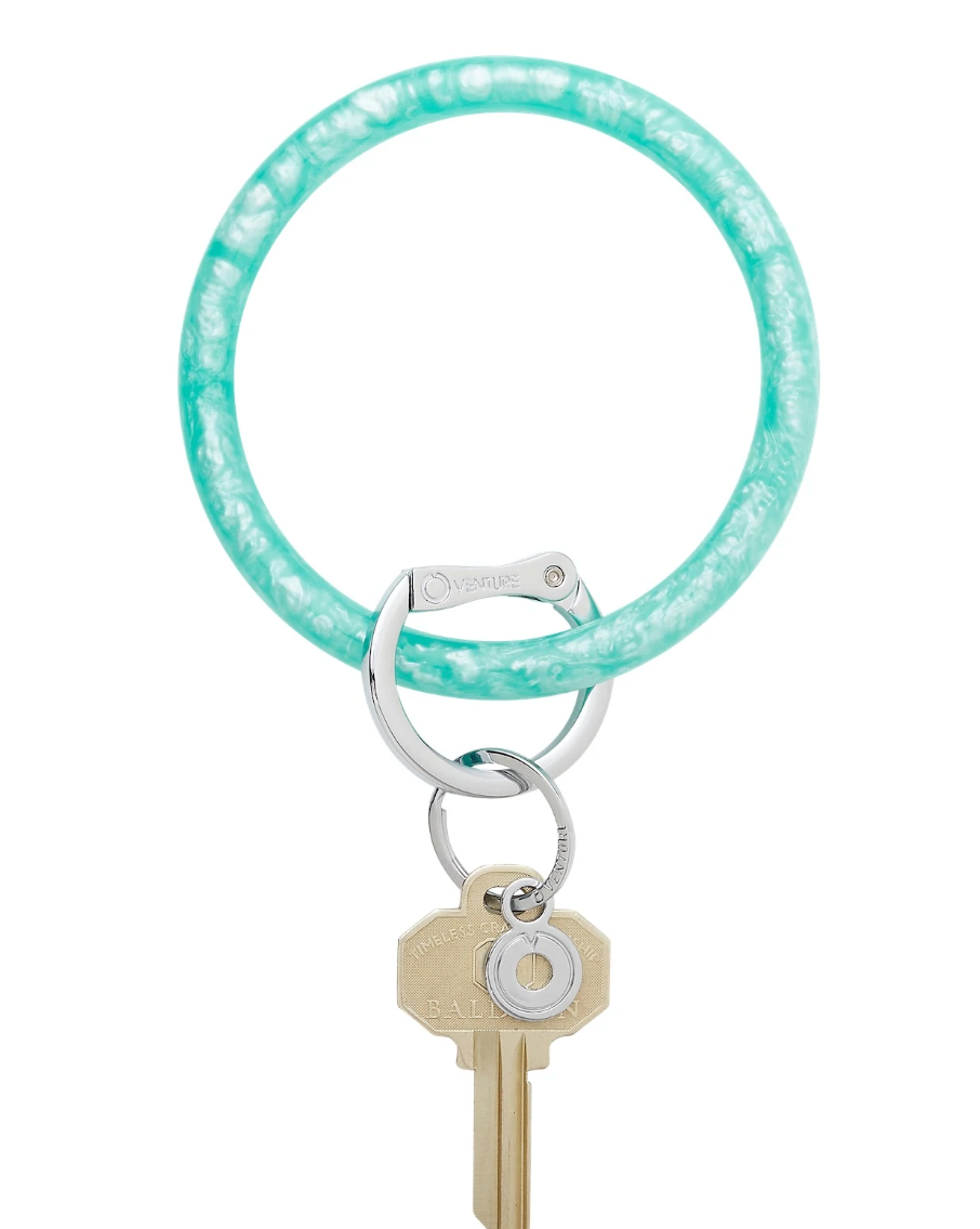 Resin Key Ring In The Pool - JustBelieve.Boutique