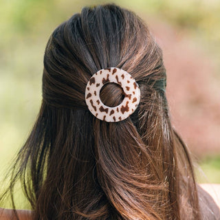 Teleties medium flat circle hair clip in blonde tortoise, shown in hair