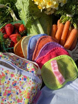 The Original Makeup Eraser 7-Day Set with Makeup Bag