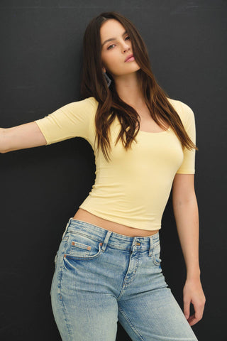 BASIC SHORT SLEEVE CROPPED TOP