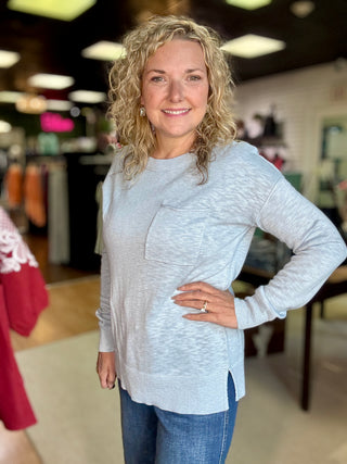 ROUND NECK SWEATER WITH POCKET