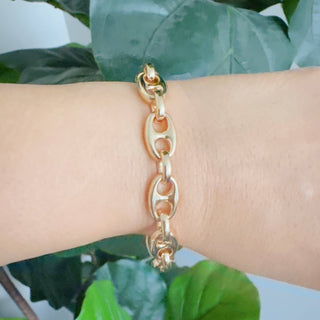Equestrian Twist Link Bracelet – Horsebit-Inspired Gold Design