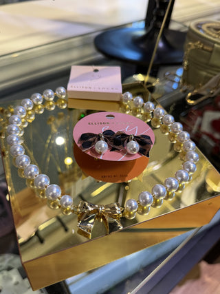 Bow and Pearls Necklace for Elegant Style – lifestyle