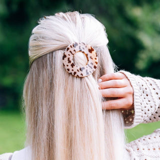 Teleties small flat circle hair clip in blonde tortoise, shown in hair