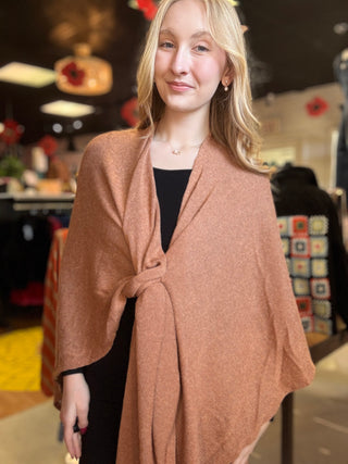 Cozy Sweater Knit Poncho – Toffee – model photo