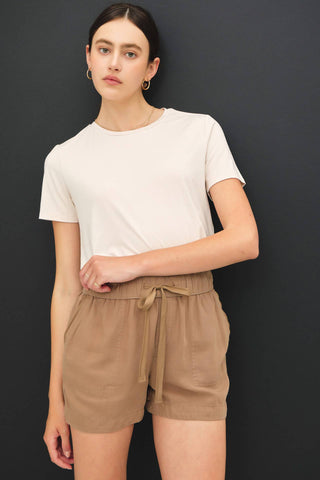 HIGH RISE PULL ON TENCEL SHORT