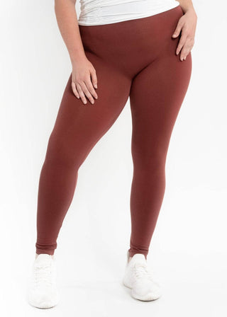 High-waisted curvy leggings in sienna brown, full-length, smooth knit fabric.