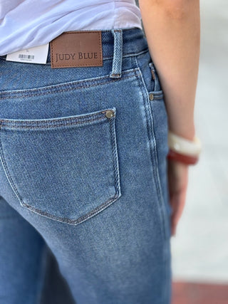 Mid Rise Billie Boyfriend Jeans – Dark Cozy Indigo Judy Blue – Dark Wash – model photo