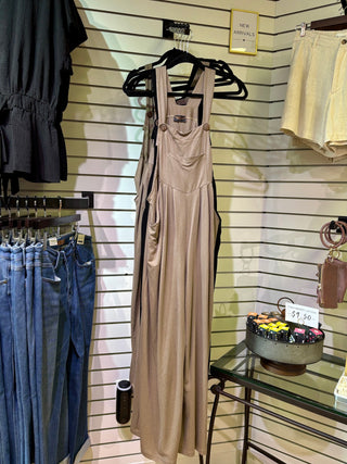 Pleated Overalls with Pockets – Linen – product only