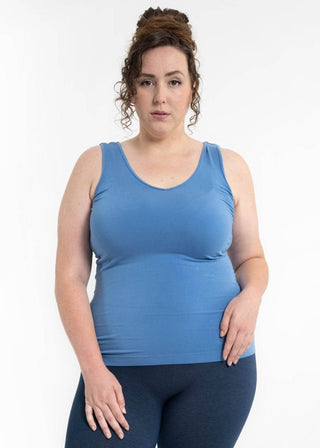 Curvy-fit tank top in chambray blue, sleeveless scoop neck