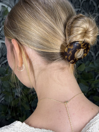 Flat Circle Hair Clip Teleties – Tortoise – model photo