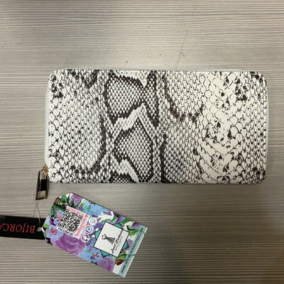 White SN Wallet - Just Believe Boutique